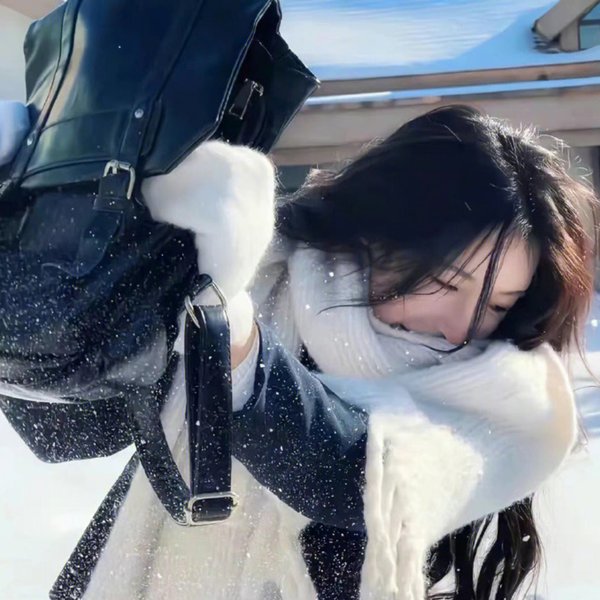 三个摩登女性